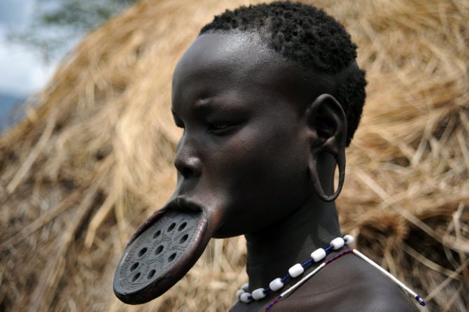 African lip piercing