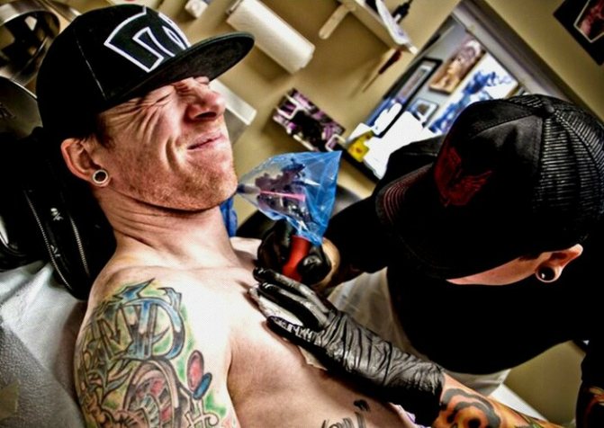 Anesthesia before a tattoo. Preparation and process of tattooing, photo