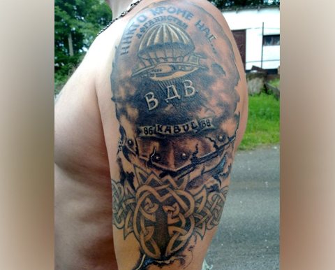 Airborne troops tattoo on the shoulder