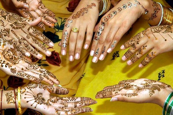 Colori quando si applica l'henné sulla pelle