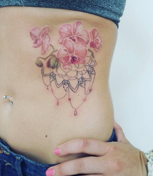 Fiori in pizzo - Tatuaggio con fiori barocchi
