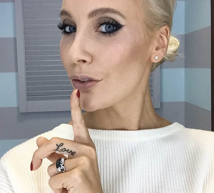 Yelena shows off her tattoo on her finger