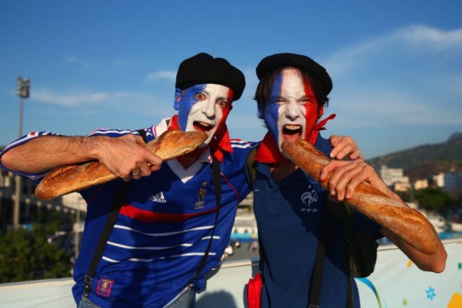 French fans with baguettes