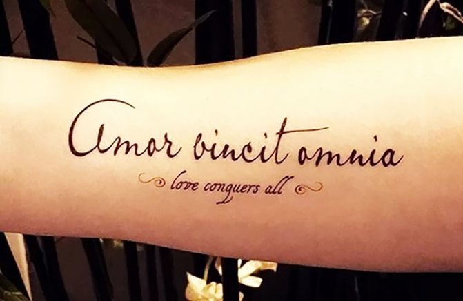 Tattoo phrases with meaning for girls in Latin translations in English, French, Italian