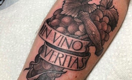 In vino veritas tattoo inscription in Latin