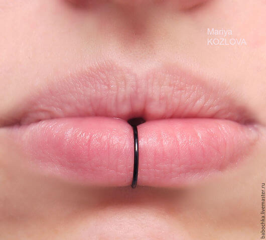 How to pierce lips