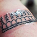 How does the crust on a tattoo comes off. Tattoo healing by day, photo