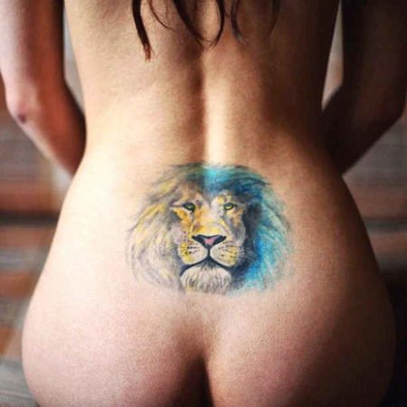 Coccige tatuaggio un leone