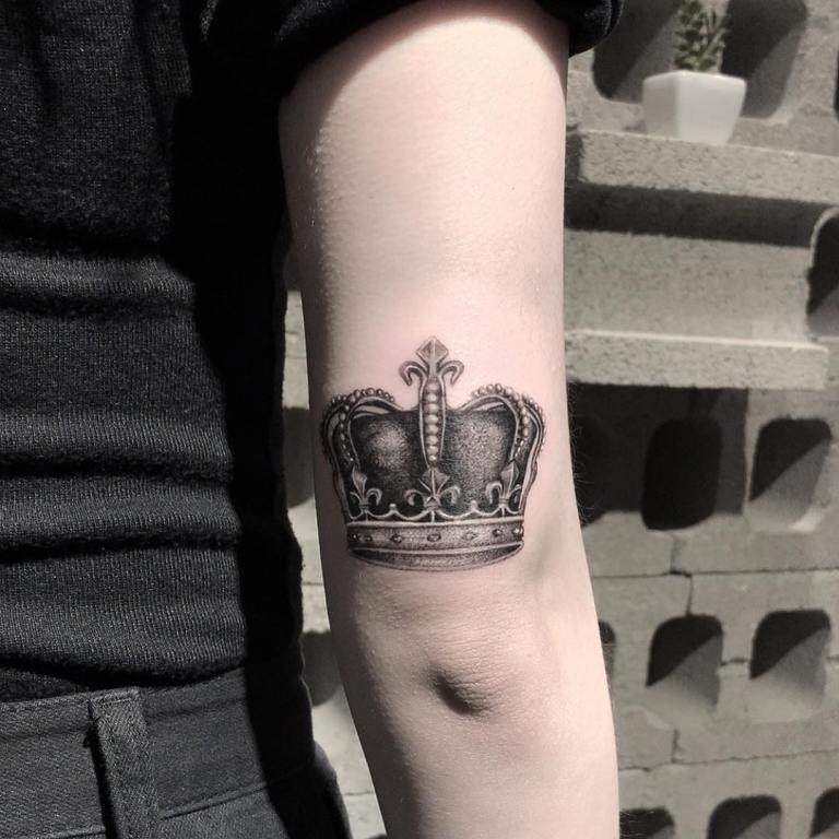 crown on hand