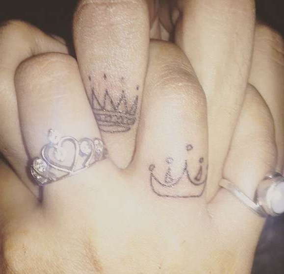 Crowns on fingers
