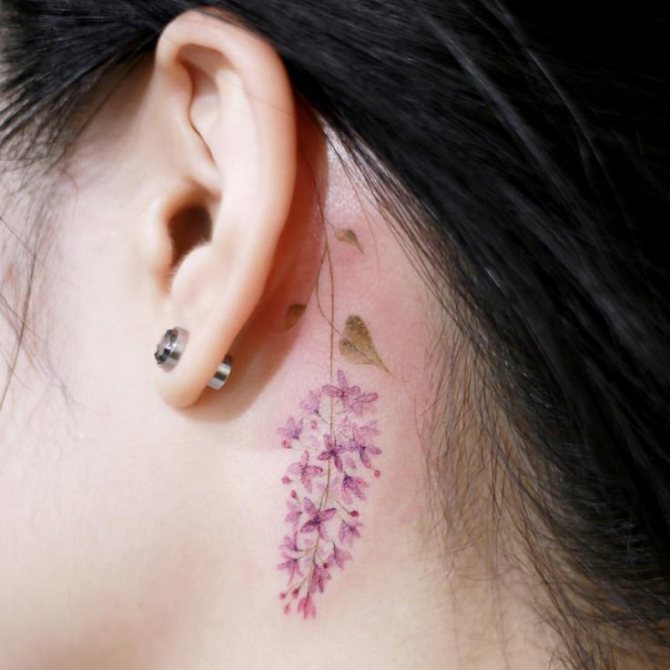 A small lilac tattoo behind the ear may well serve as a reminder of first love