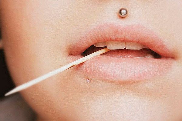 Lip piercing treatment