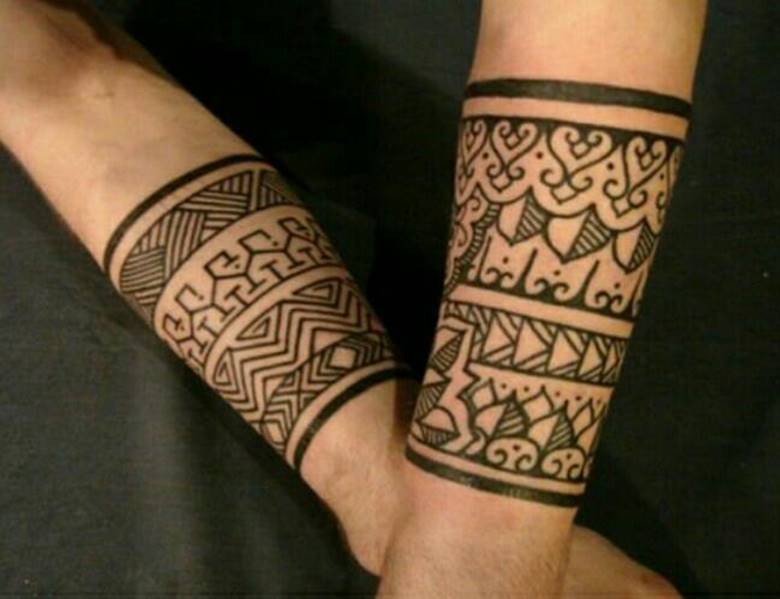 Simple armband tattoo