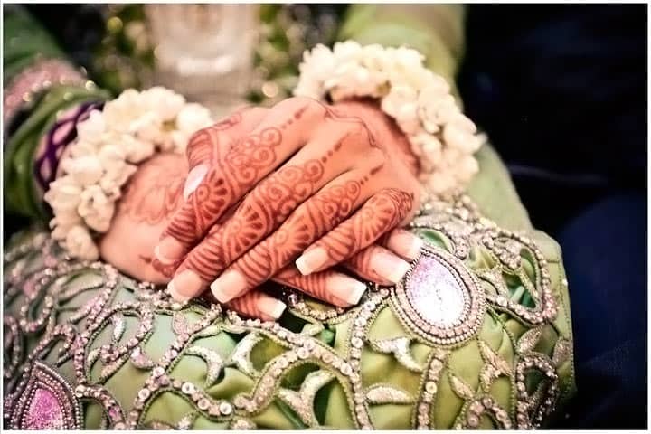 Mani della sposa indiana