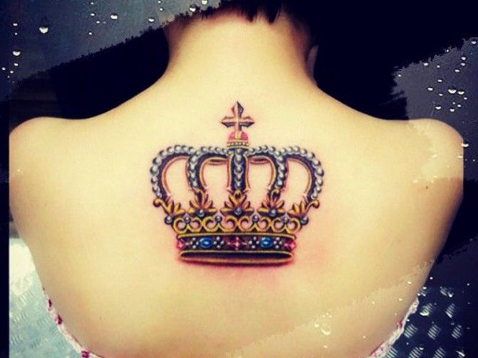 Such a tattoo looks really royal
