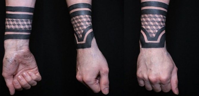 Wrist bracelet tattoo
