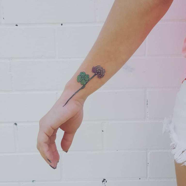Tattoo a flower of clover on the wrist