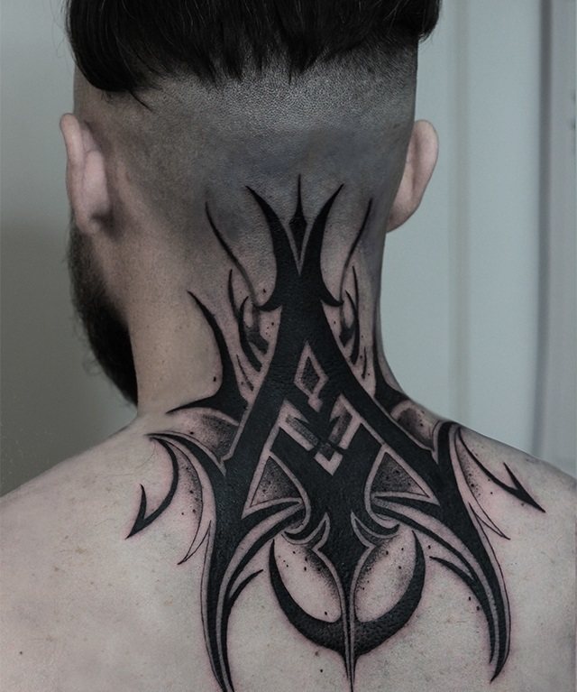 Tattoo graphics on the neck