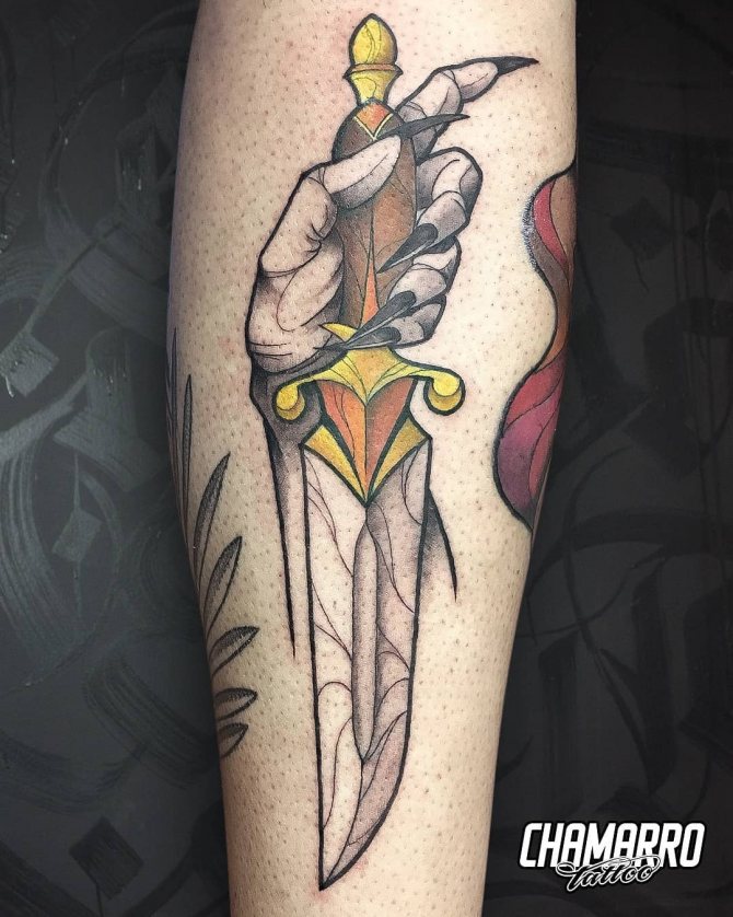 Tatuaggio della gamba pugnalata dal teschio con pugnale