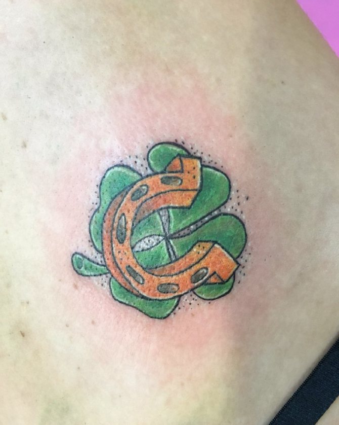 Tattoo a clover and a horseshoe