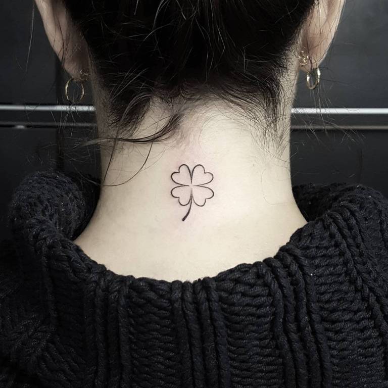 Tattoo minimalism shamrock