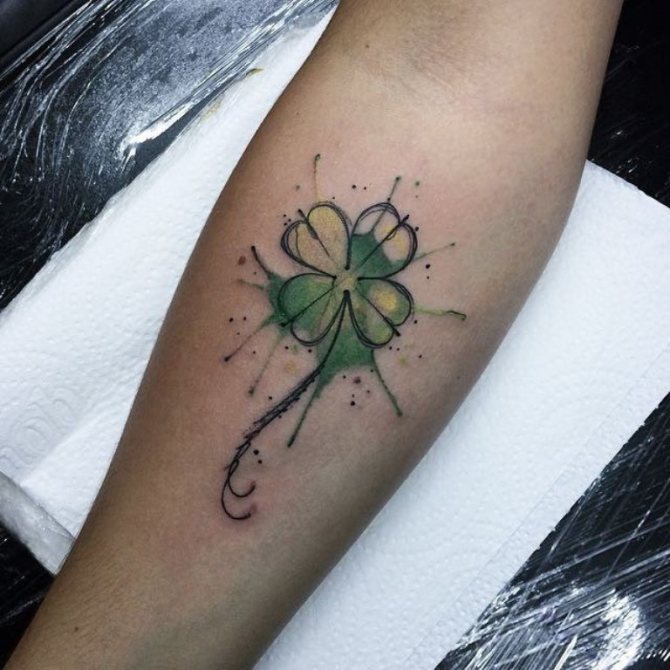 Tattoo clover on forearm