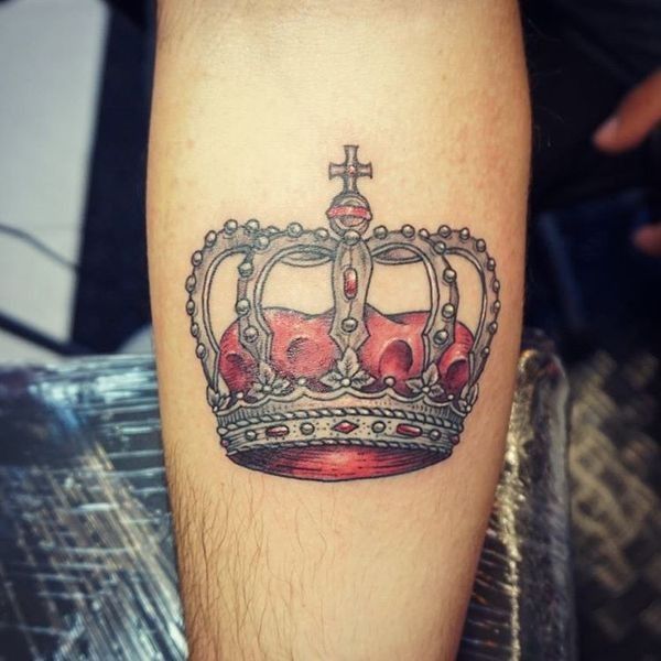 Tattoo of the crown with a cross