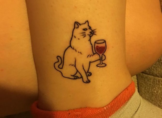 Tatuaggio del gatto e del vino