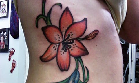 Tattoo water lily on her side
