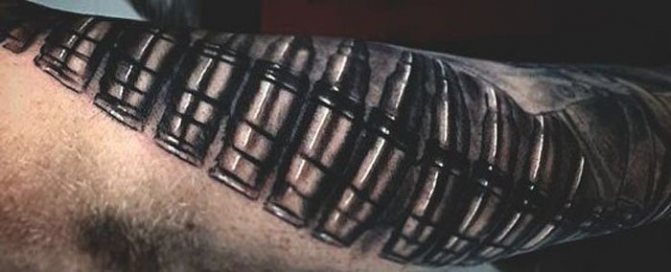 tatuaggio nastro di proiettili