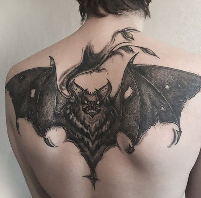 Tatuaggio pipistrello in stile iperrealismo