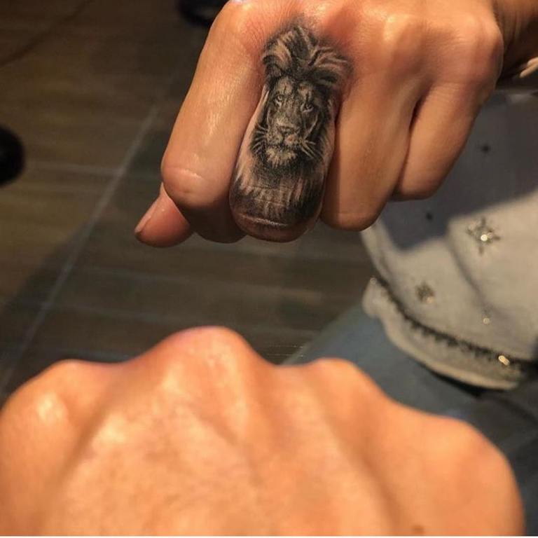 Tattoo lion on finger