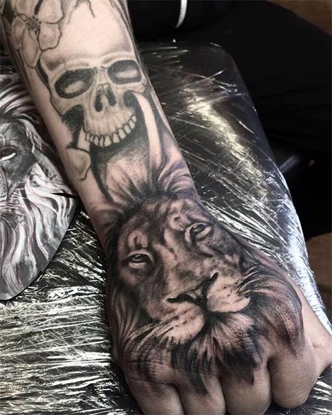 Tattoo a lion on the arm for men