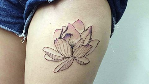 Tattoo of a lily on a girl's hip - photo
