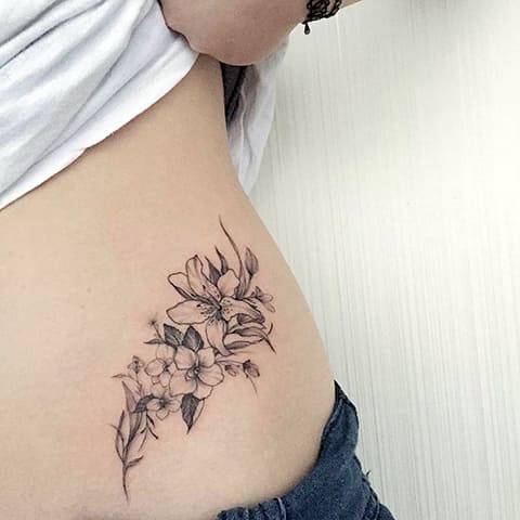 Tattoo of a lily on the side for girls