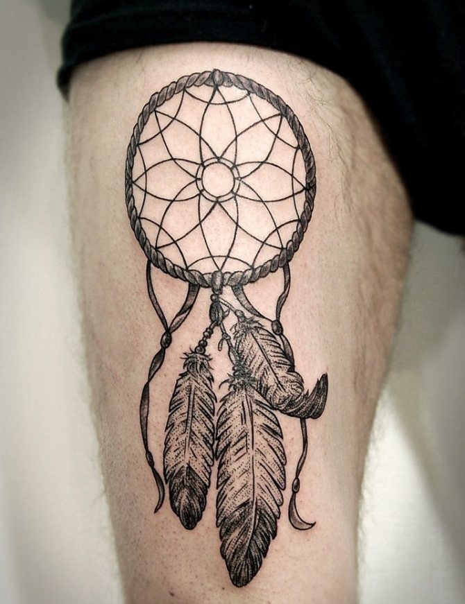 Tattoo of a dreamcatcher on male thigh
