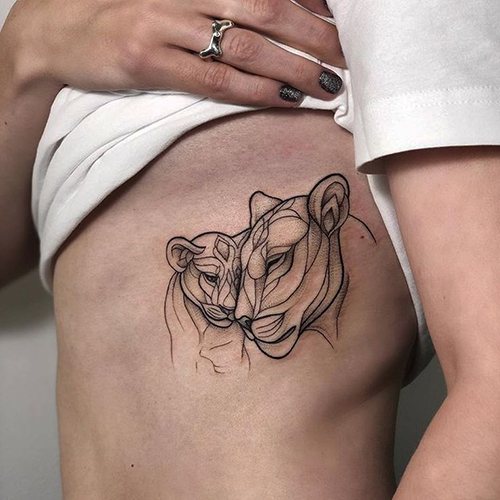 Tatuaż lwica dla dziewczyn. Znaczenie, zdjęcie na ramieniu, nodze, plecach, biodrze, ramieniu, nadgarstku, łopatce