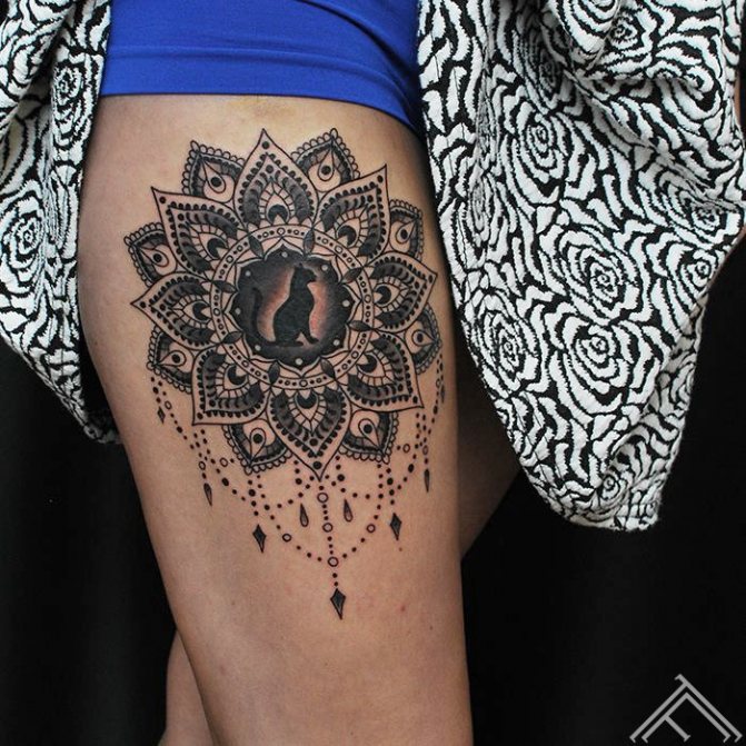tattoo mandala on his thigh