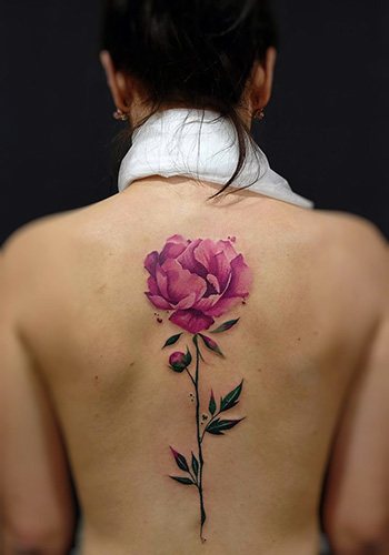 Tattoo between the shoulder blades for girls. Tattoo between the shoulders of girls.
