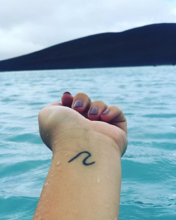 Tattoo sea - tattoo sea - small tattoo sea - tattoo sea minimalism