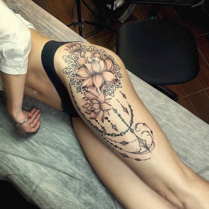 Tattoo flowers on the hip