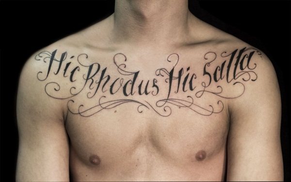 Tatuaggio sul petto per gli uomini. Schizzi, foto, belle grandi e piccole