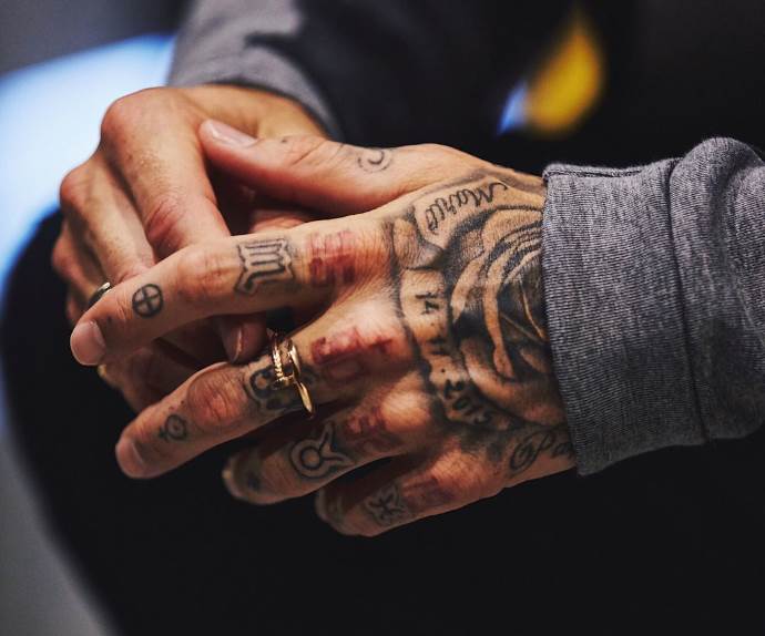 Tattoo on the fingers of a soccer player