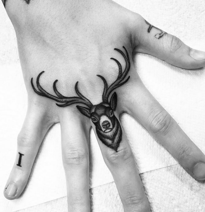 Tattoo on finger - Tattoo on finger - Does it hurt to tattoo your finger