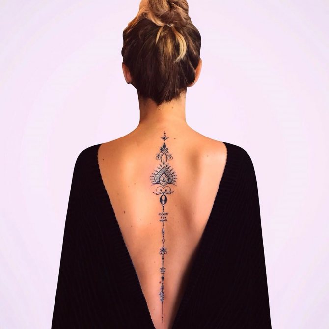 Tattoo on the back for girls photo 9