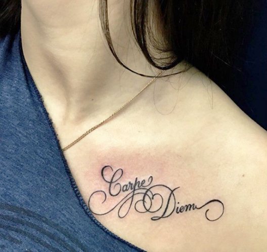 Tattoo inscriptions on the collarbone for girls in Latin with translation, the Russian language. Photos, sketches