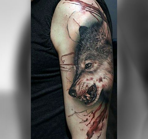 Tattoo of a wolf on the shoulder