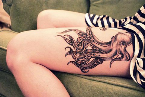 Tattoo of an octopus on a girl's thigh