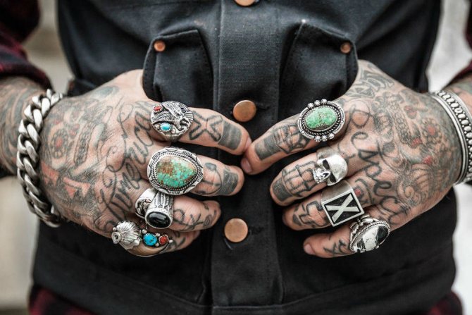 tattoo fingers on hands