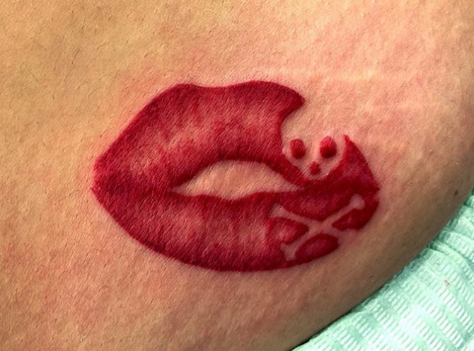 Tattoo kiss on the neck for girls, men. Meaning, photo